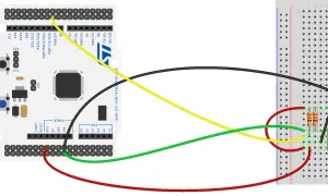Połączenie mikrokontrolera z układem 24AA01 przez interfejs i2c. Żółty przewód to SCL, zielony to SDA.