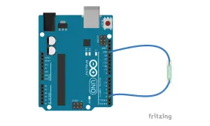 Arduino Uno z podłączonym przyciskiem do pinów cyfrowych 2 i GND. Idealne do nauki obsługi przerwań.
