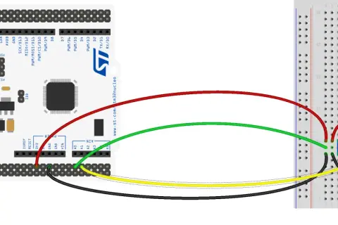 STM32 Nucleo z podłączonymi potencjometrami do breadboardu. DMA może być użyte do efektywnego przesyłania danych z potencjometrów.
