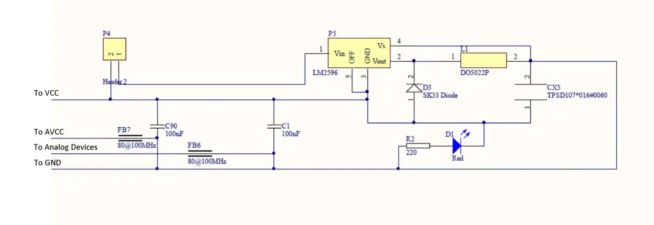 Schemat układu z LM2596, zawierający stabilizator napięcia, cewkę, diodę i kondensatory.